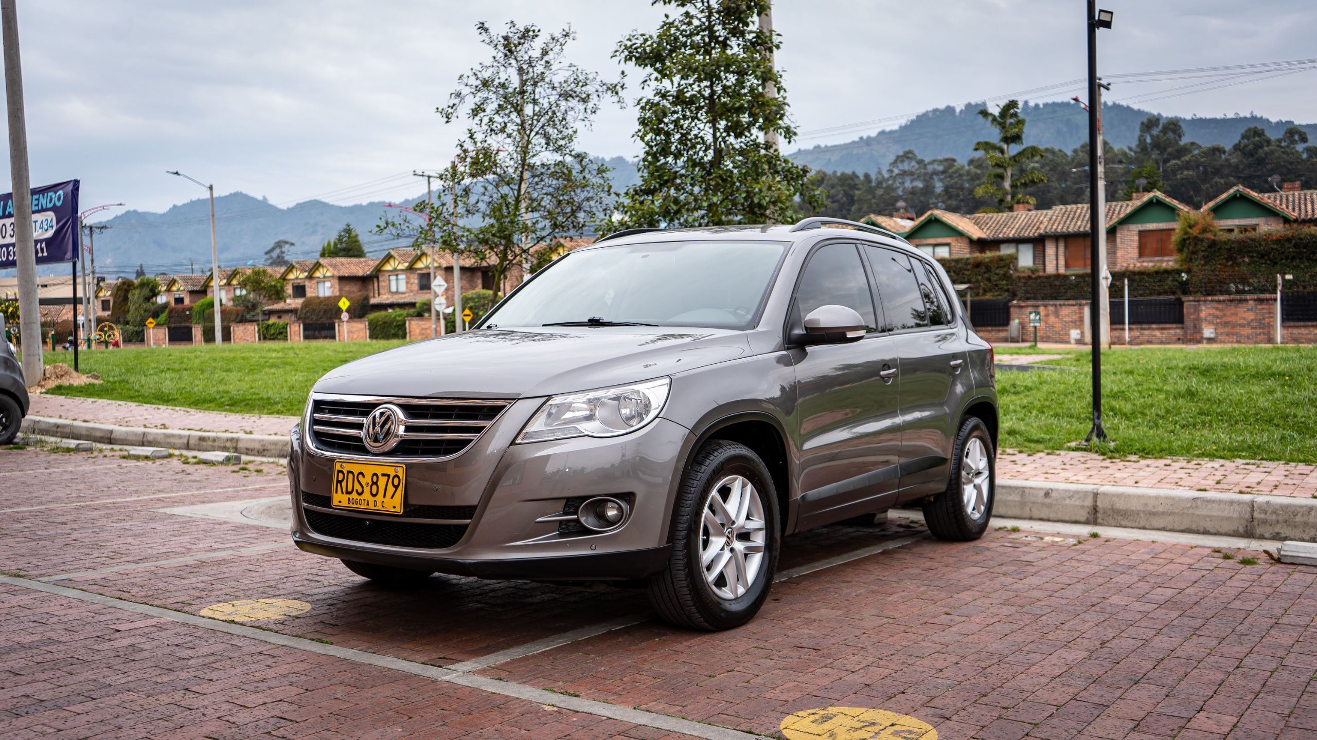 Volkswagen Tiguan  2011