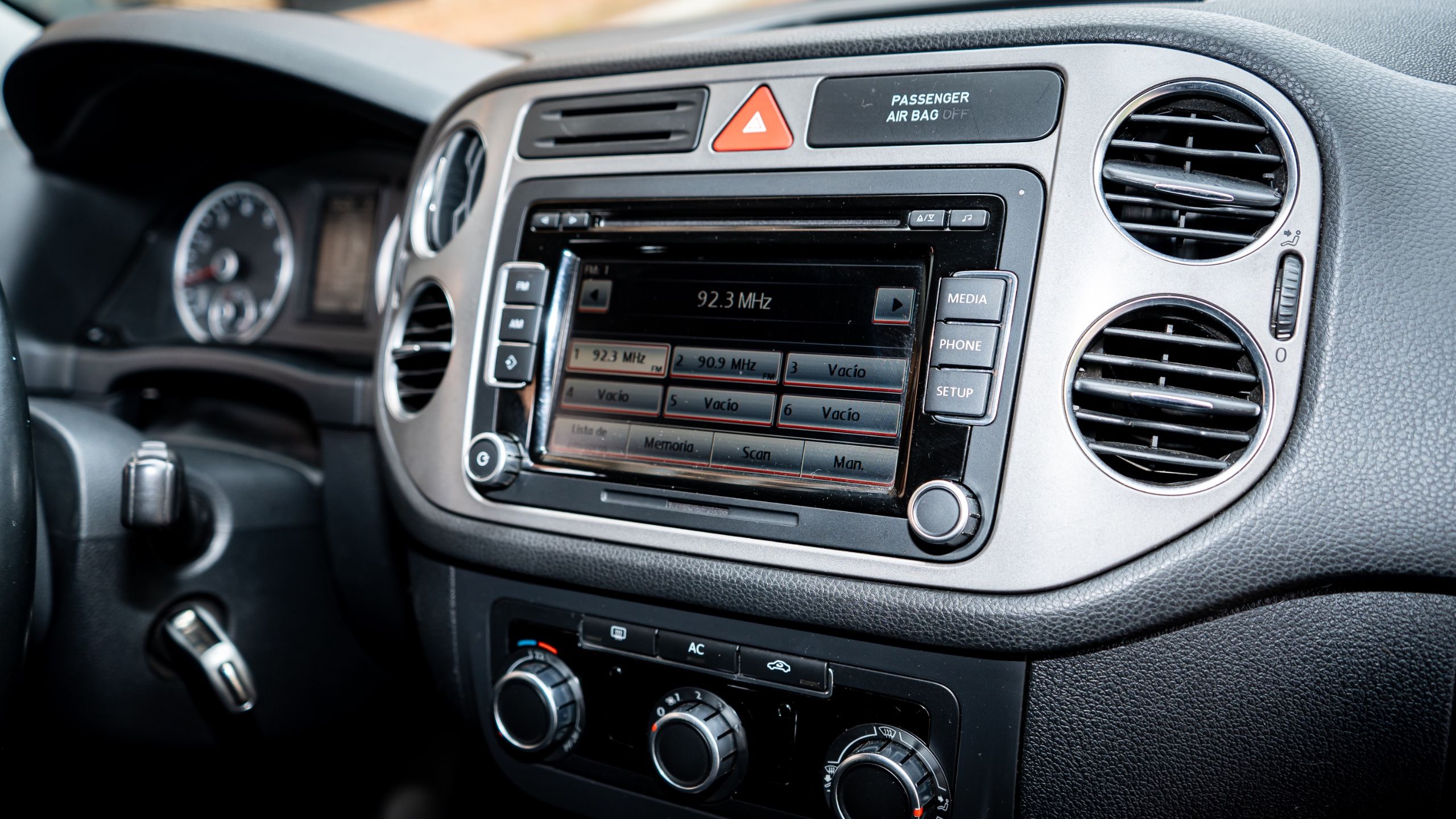 Volkswagen Tiguan  2011