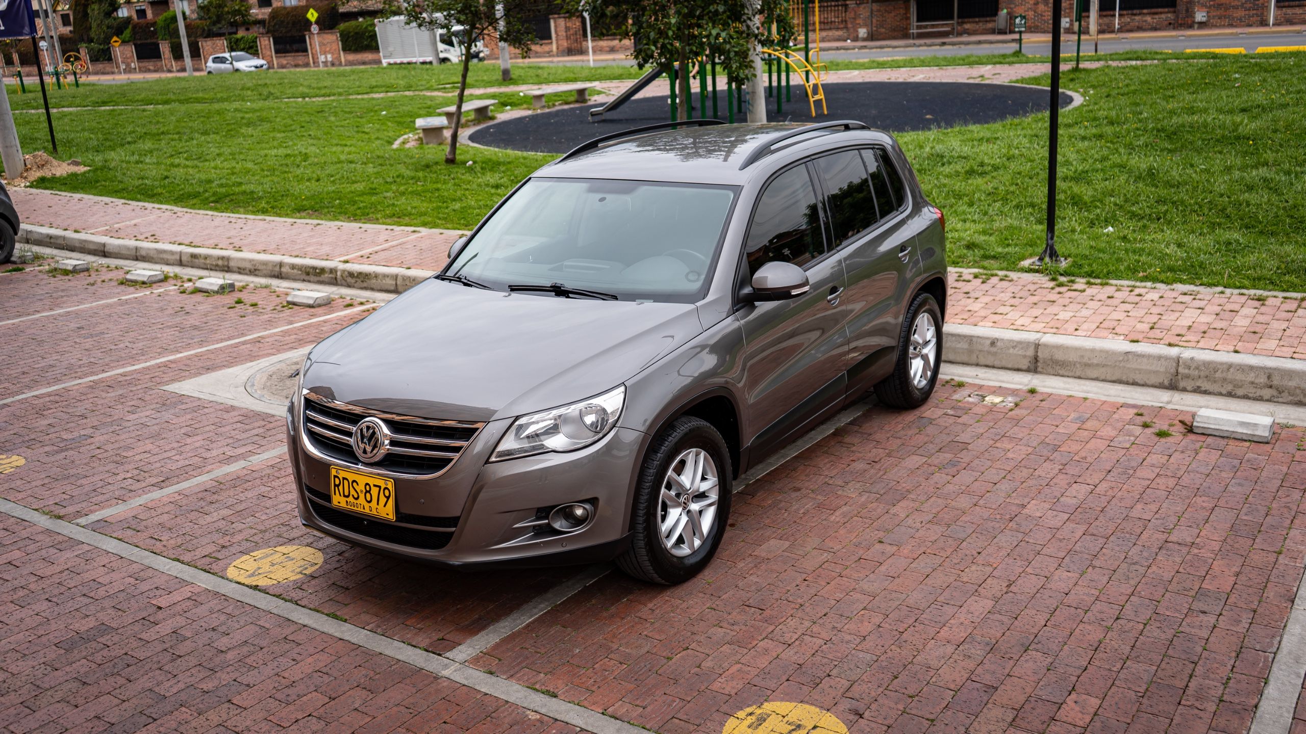 Volkswagen Tiguan  2011