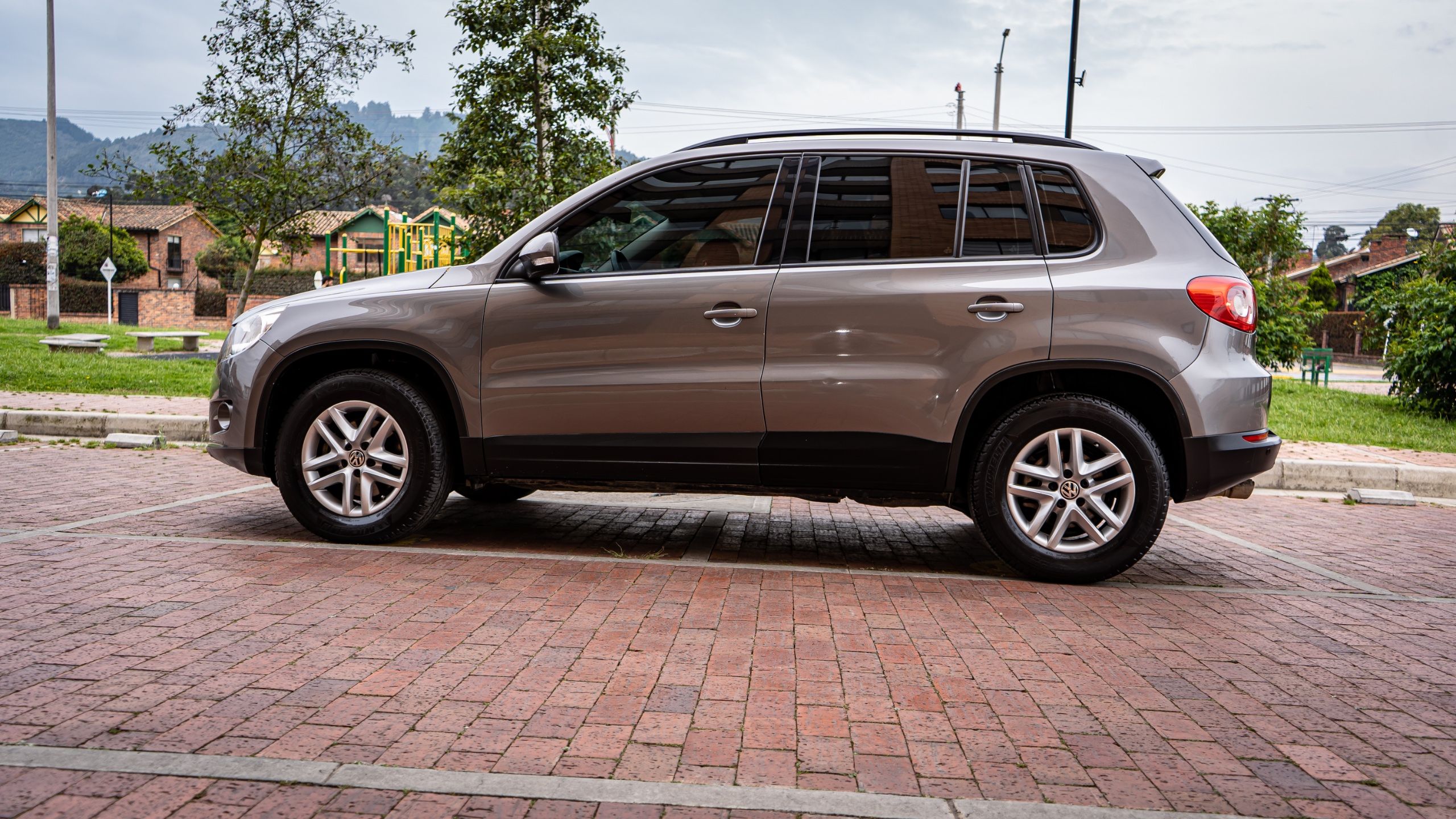 Volkswagen Tiguan  2011
