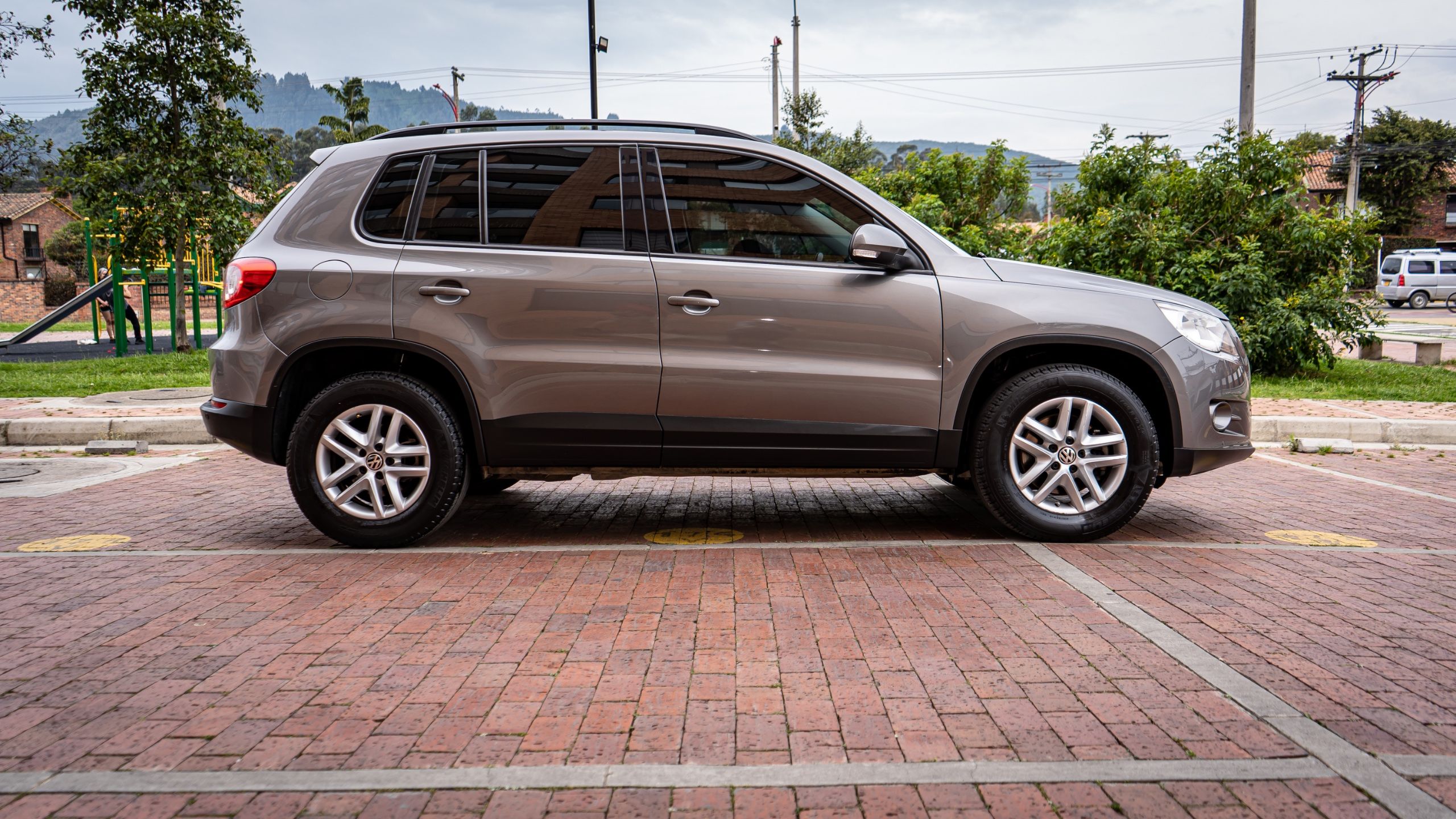 Volkswagen Tiguan  2011