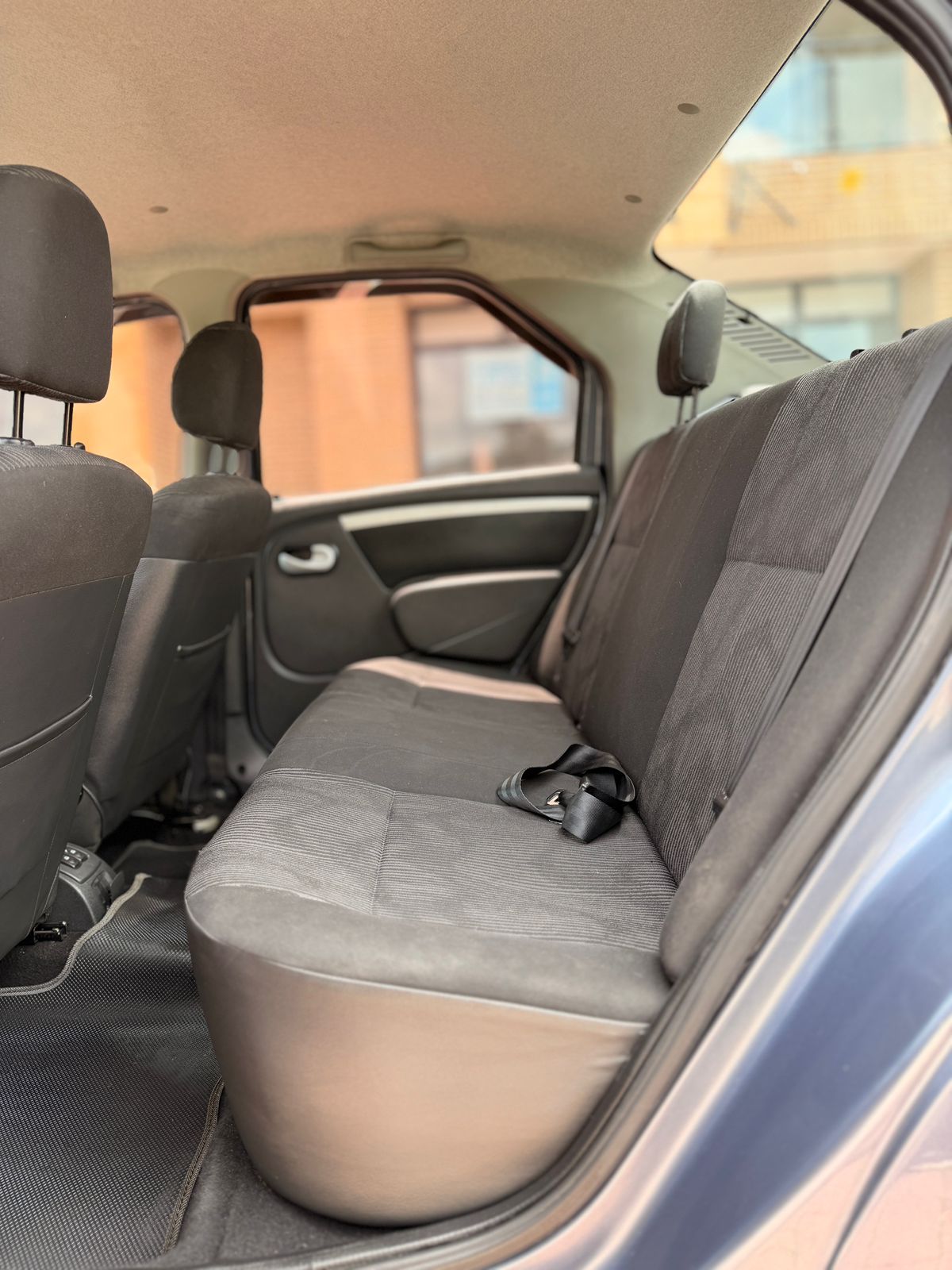 Renault  Logan 1.6 2012