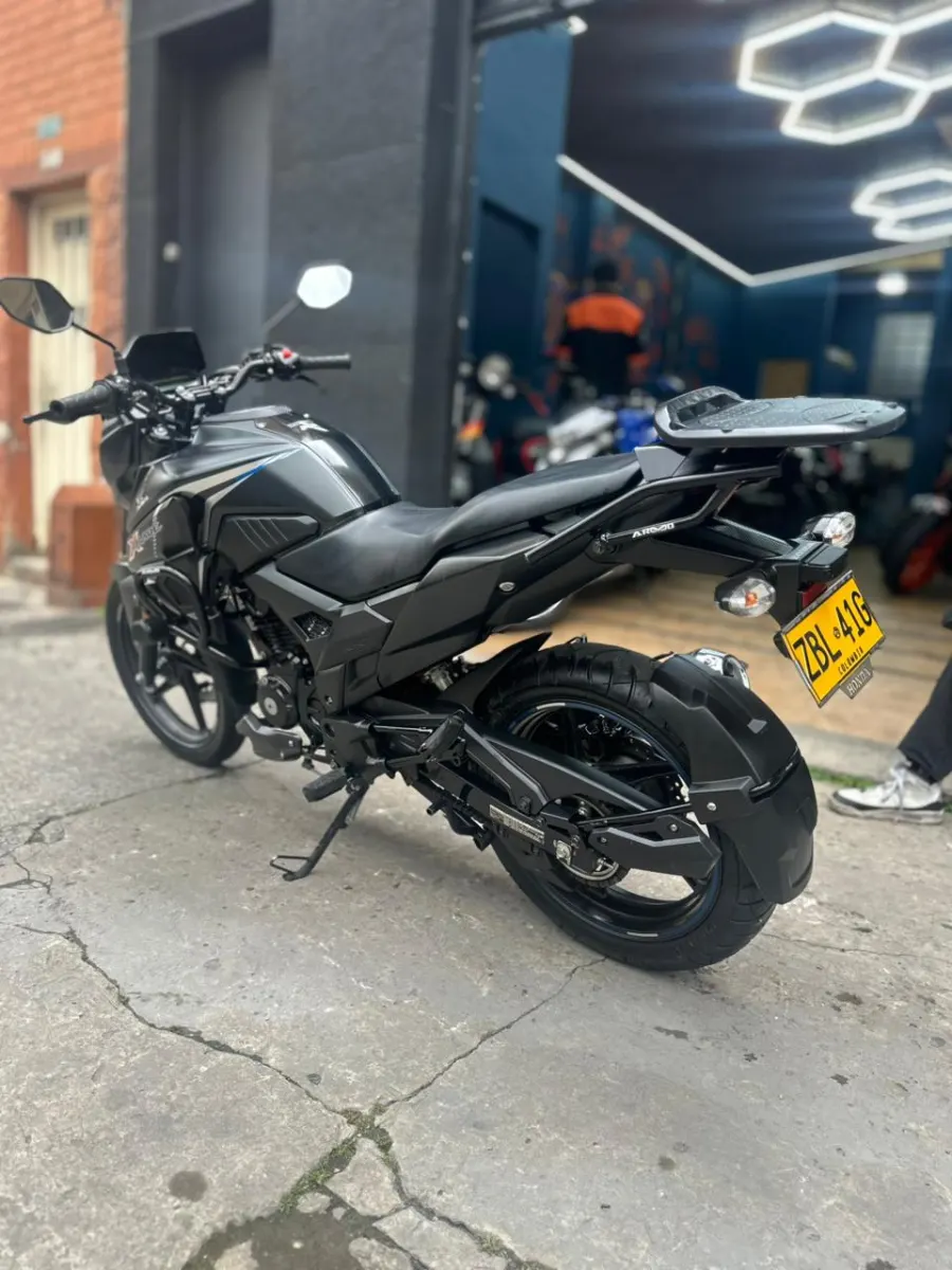 2024 Honda Xblade Usada | Bogotá — imagen 3