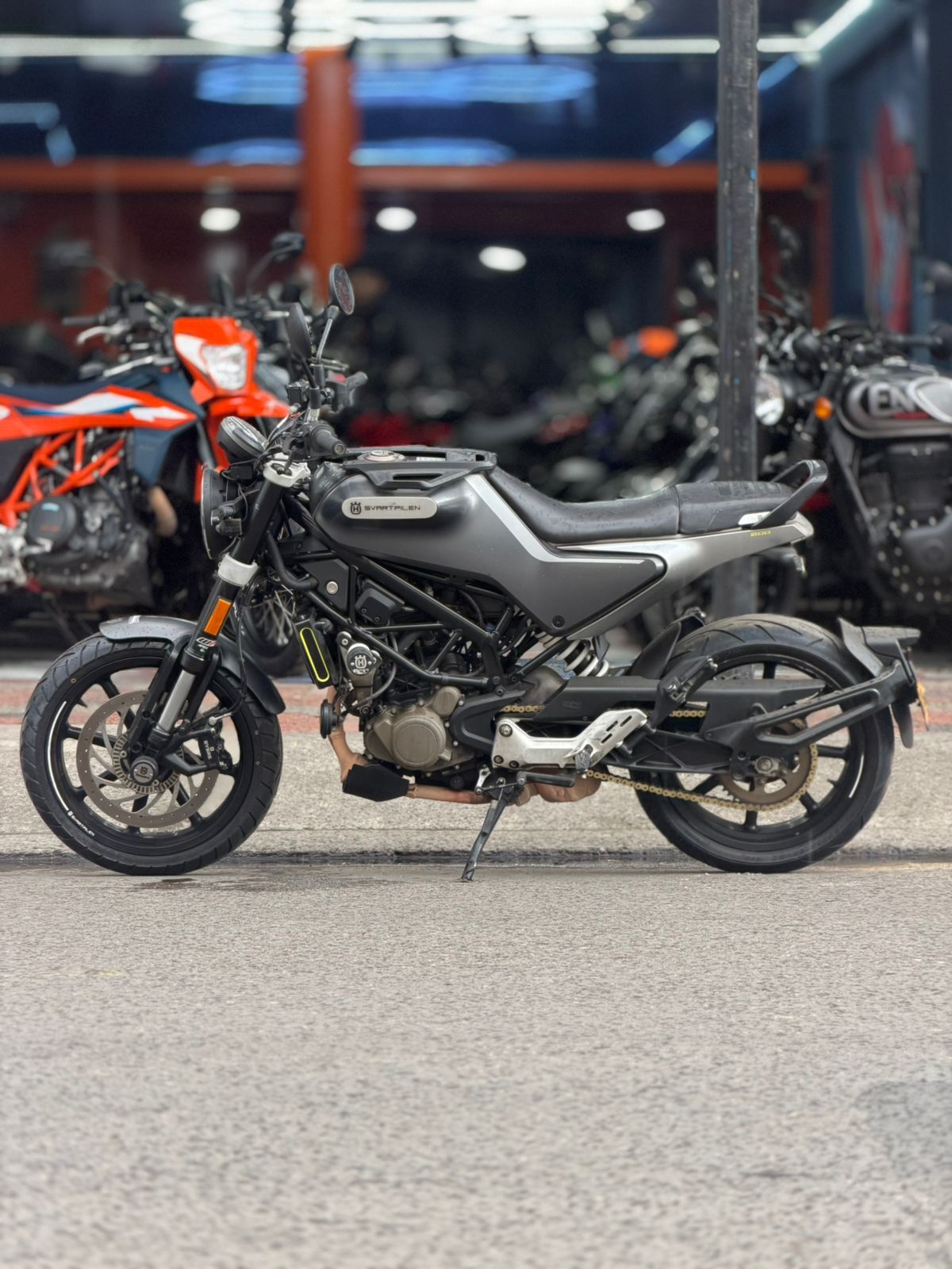 Husqvarna Svartpilen 200 2022