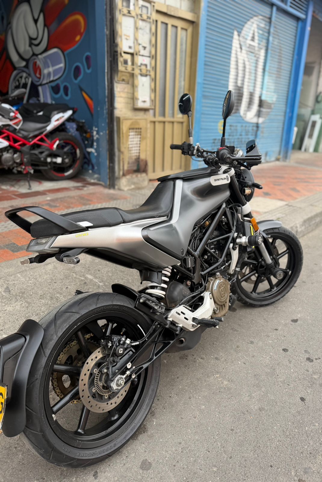 Husqvarna Svartpilen 200 2022