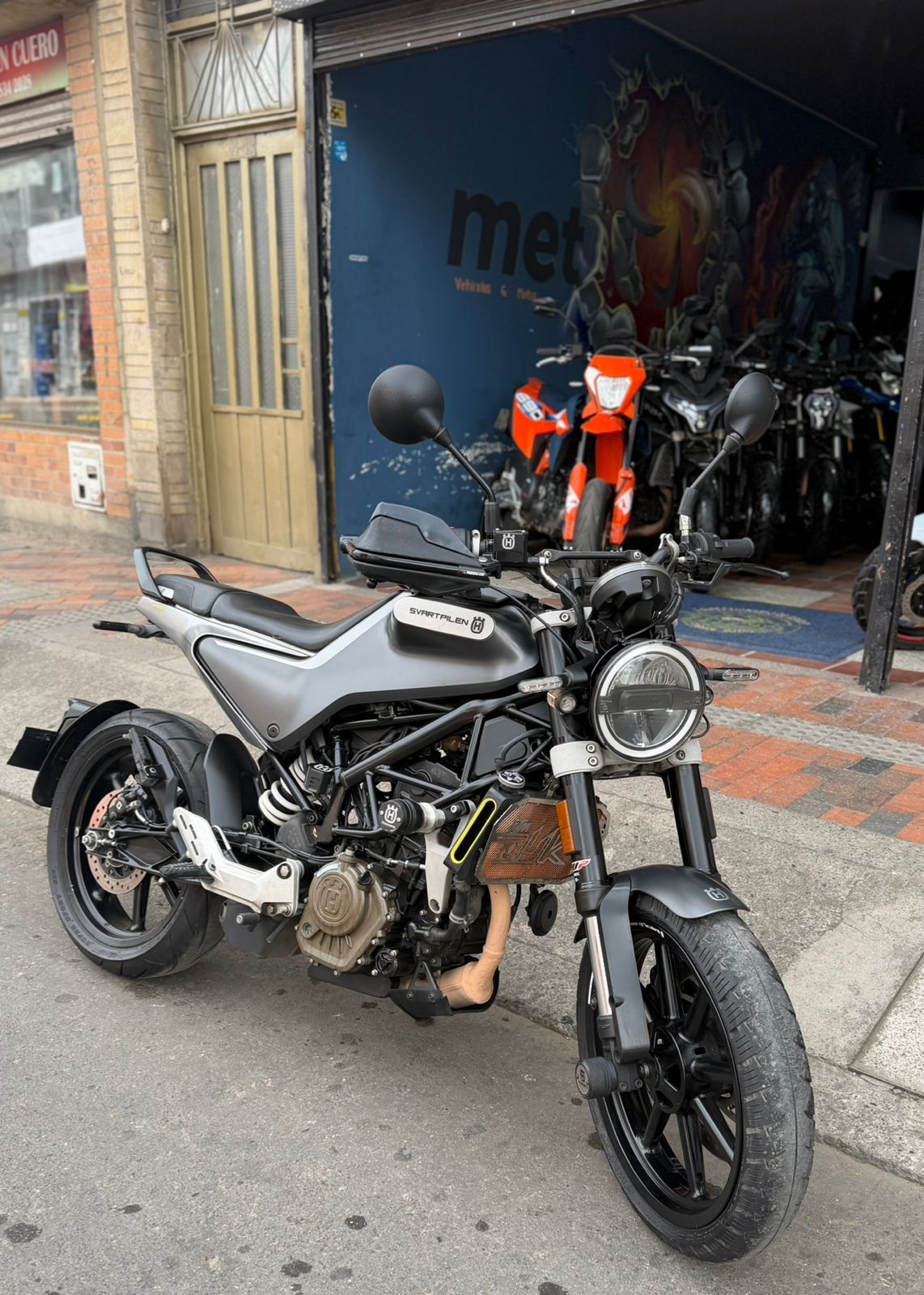 Husqvarna Svartpilen 200 2022
