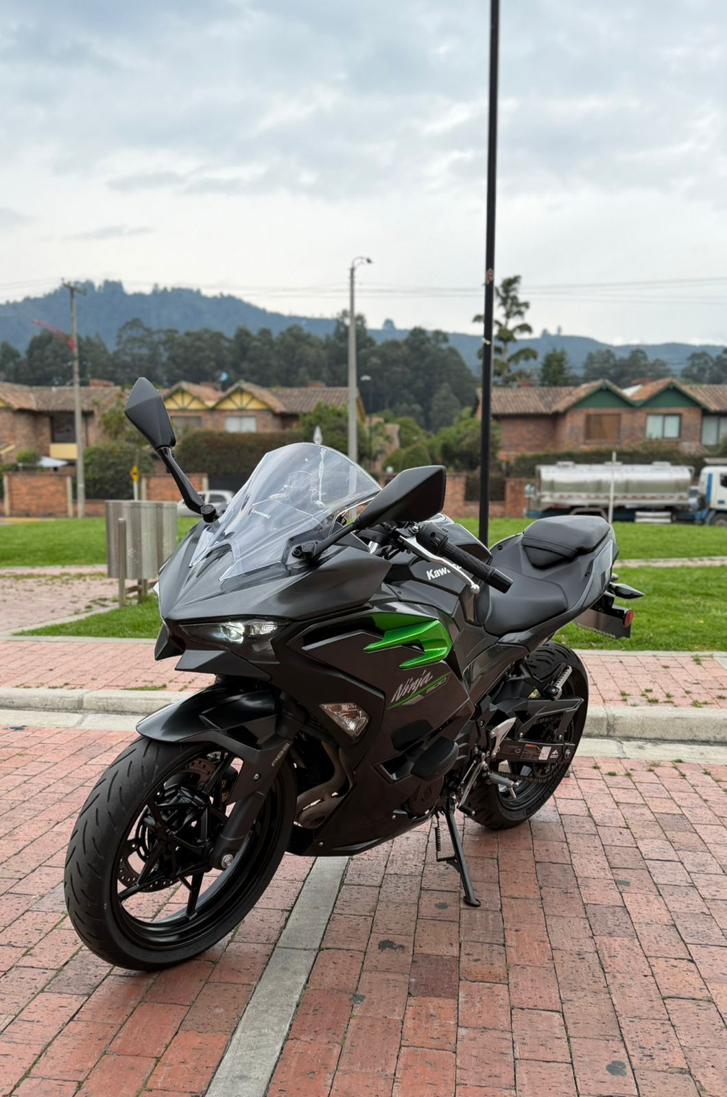 2025 Kawasaki EX 500 GS FNN Usada |Chia — imagen 3