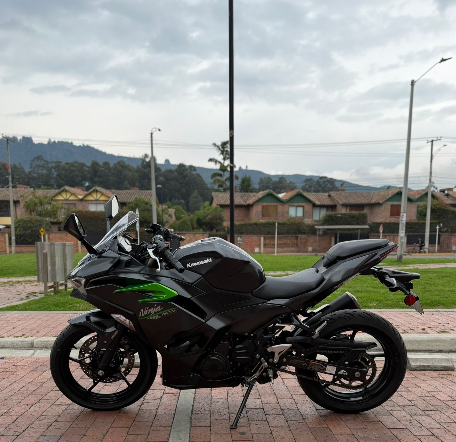2025 Kawasaki EX 500 GS FNN Usada |Chia — imagen 6