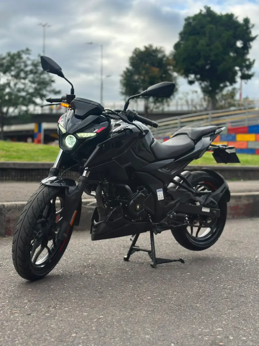 BAJAJ N250 2024