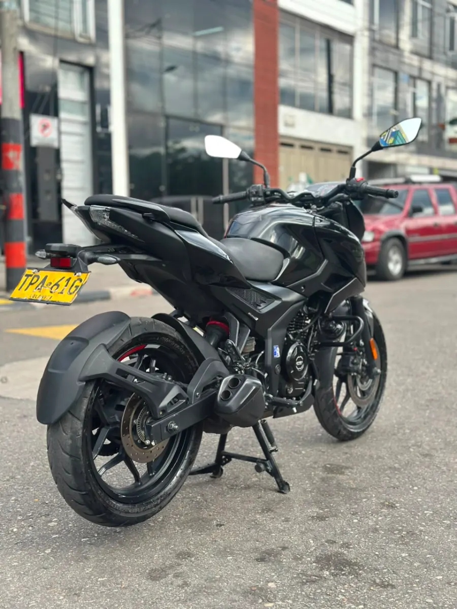 BAJAJ N250 2024