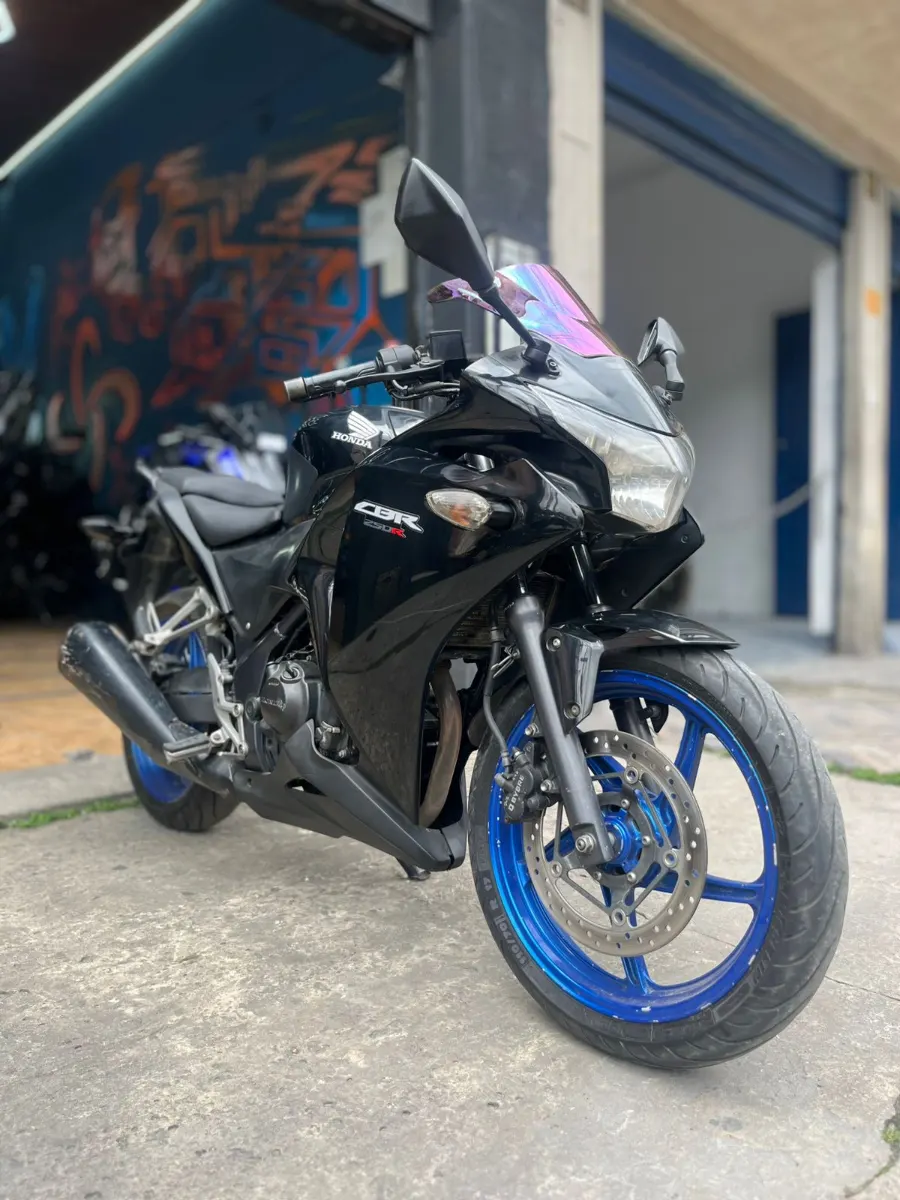 Honda CBR 250 RD 2015