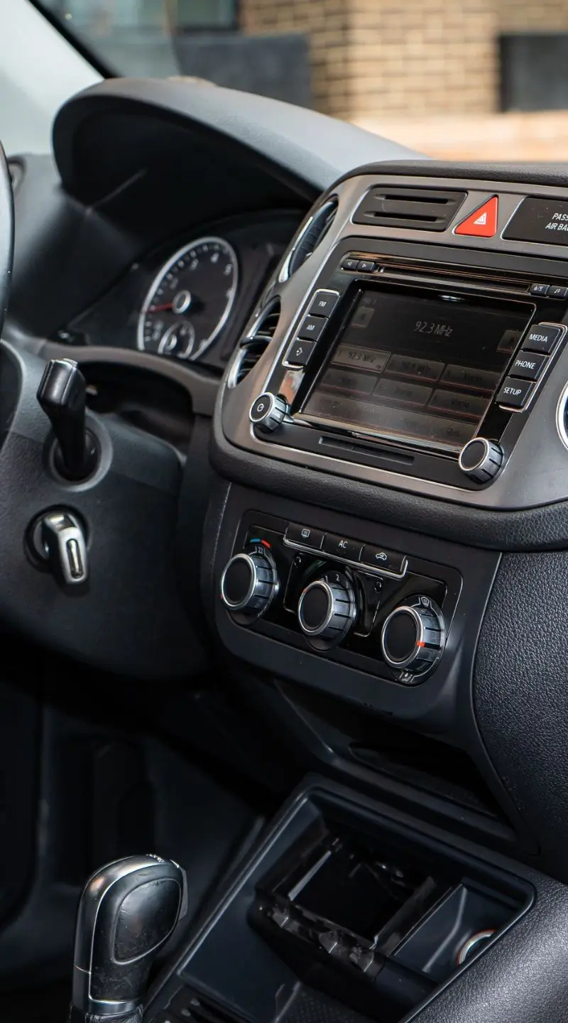 Volkswagen Tiguan  2011