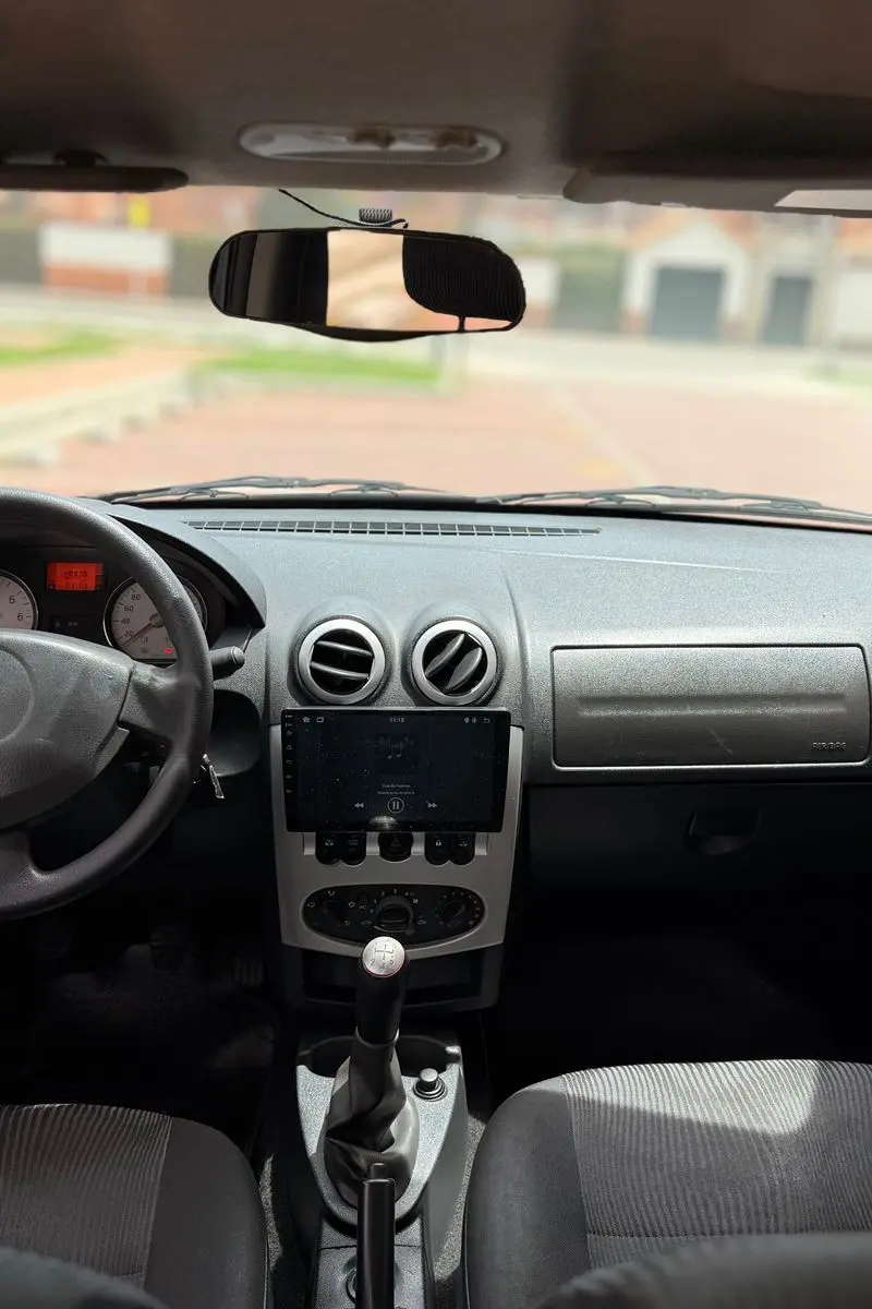 Renault  Logan 1.6 2012