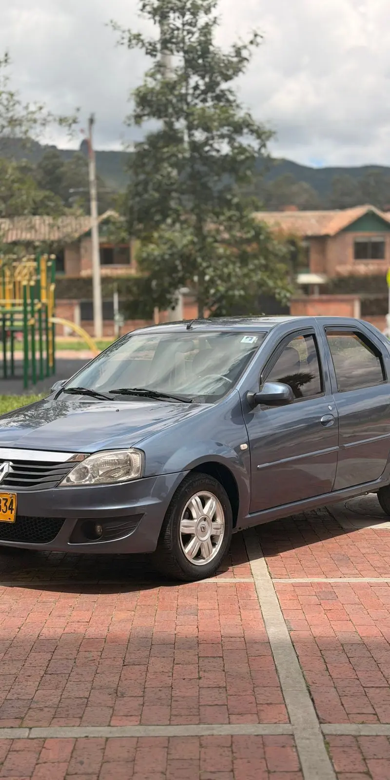 Renault  Logan 1.6 2012