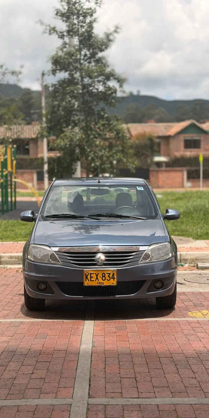 Renault  Logan 1.6 2012