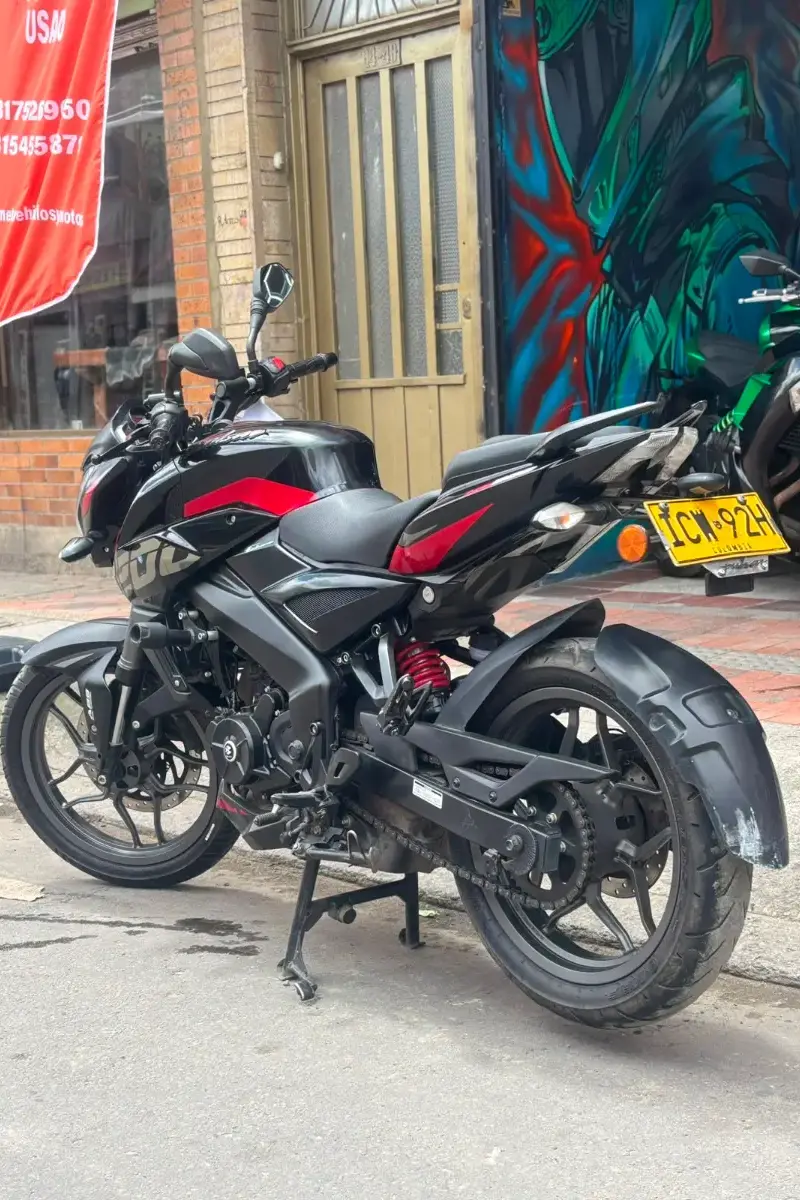 BAJAJ Pulsar NS 200 FI 2025