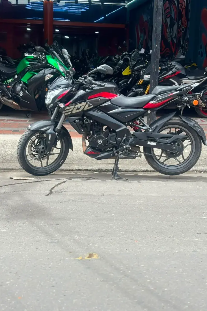 BAJAJ Pulsar NS 200 FI 2025