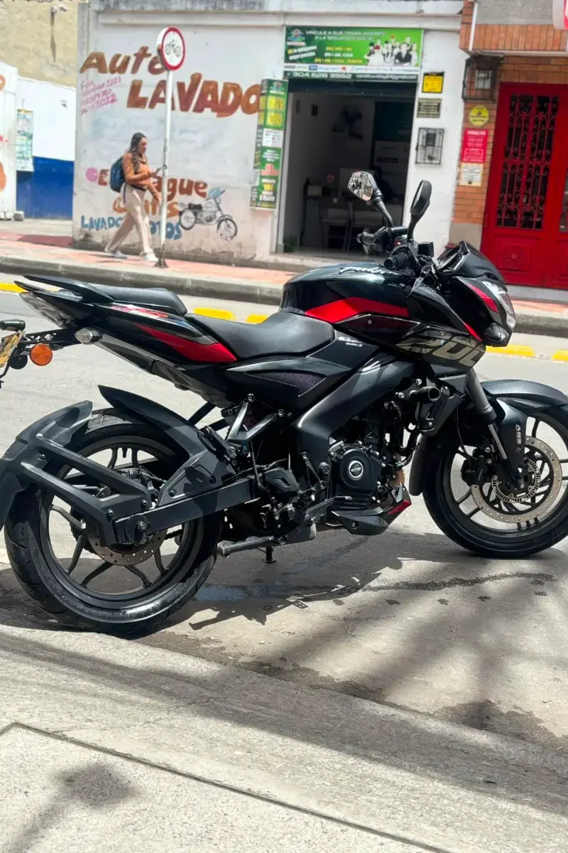 BAJAJ Pulsar NS 200 FI 2025
