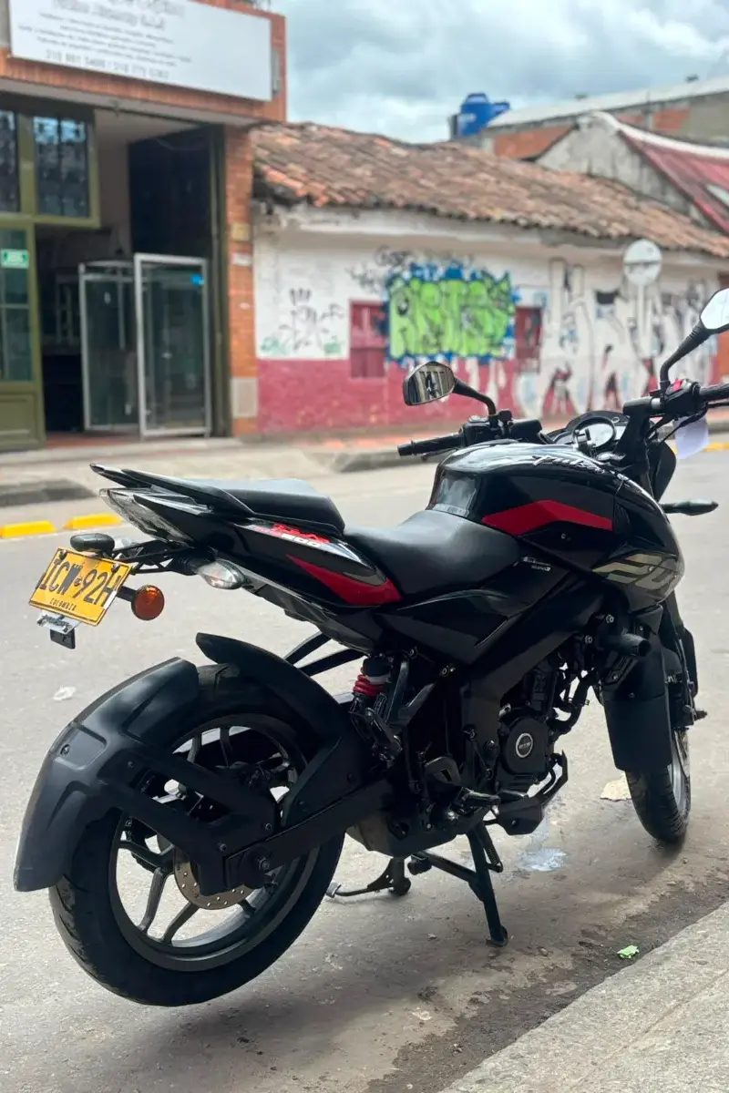 BAJAJ Pulsar NS 200 FI 2025