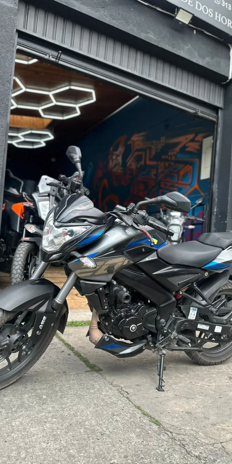 BAJAJ Pulsar 2025