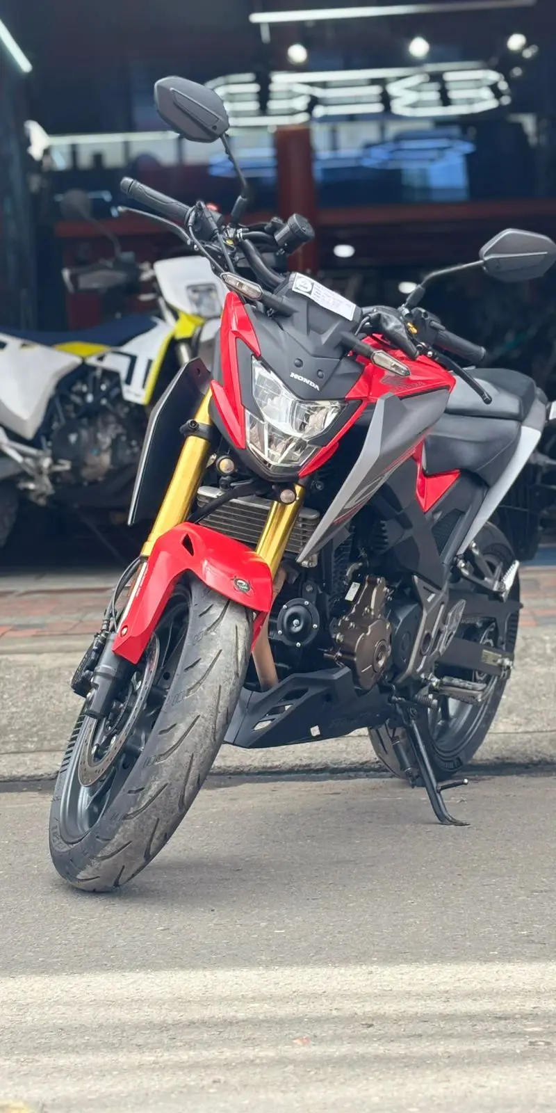 Honda CB300F 2024