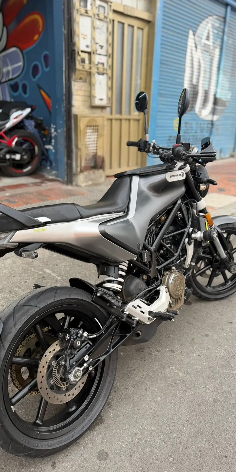 Husqvarna Svartpilen 200 2022