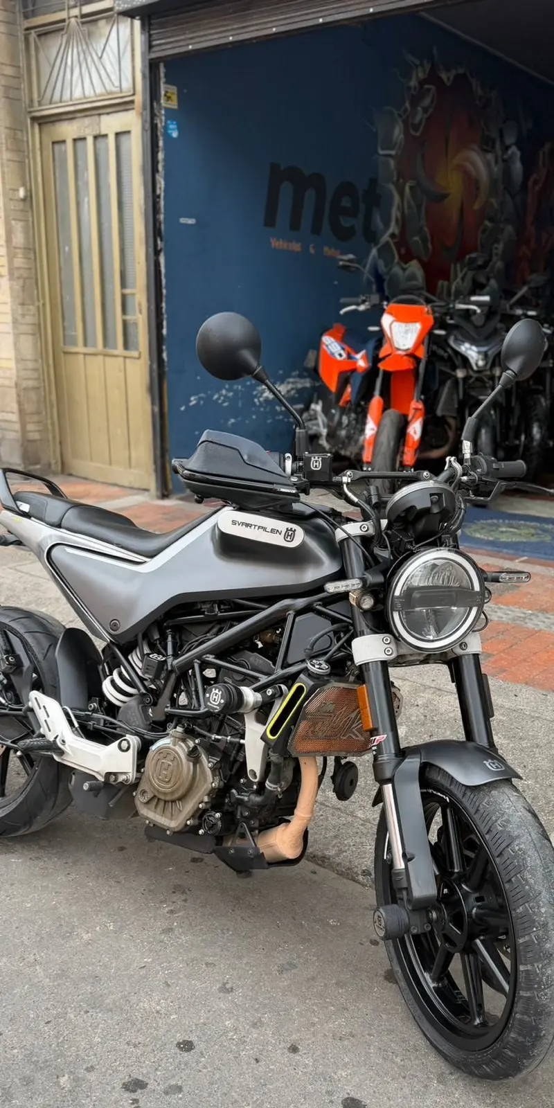 Husqvarna Svartpilen 200 2022