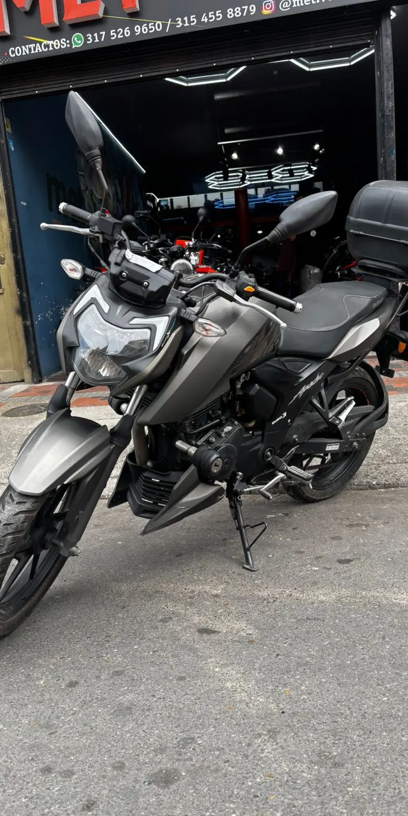 TVS APACHE RTR 160 4V 2024