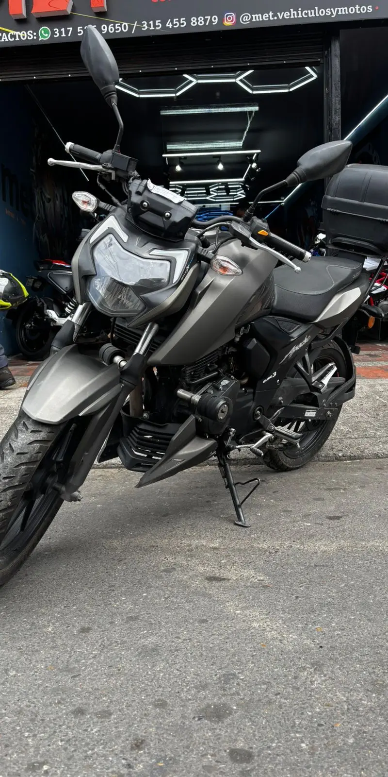 TVS APACHE RTR 160 4V 2024