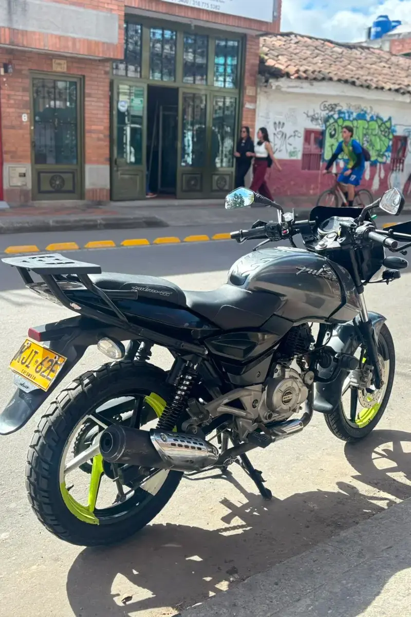 2017 BAJAJ Pulsar 180 UG PRO Usada | Chia — imagen 2