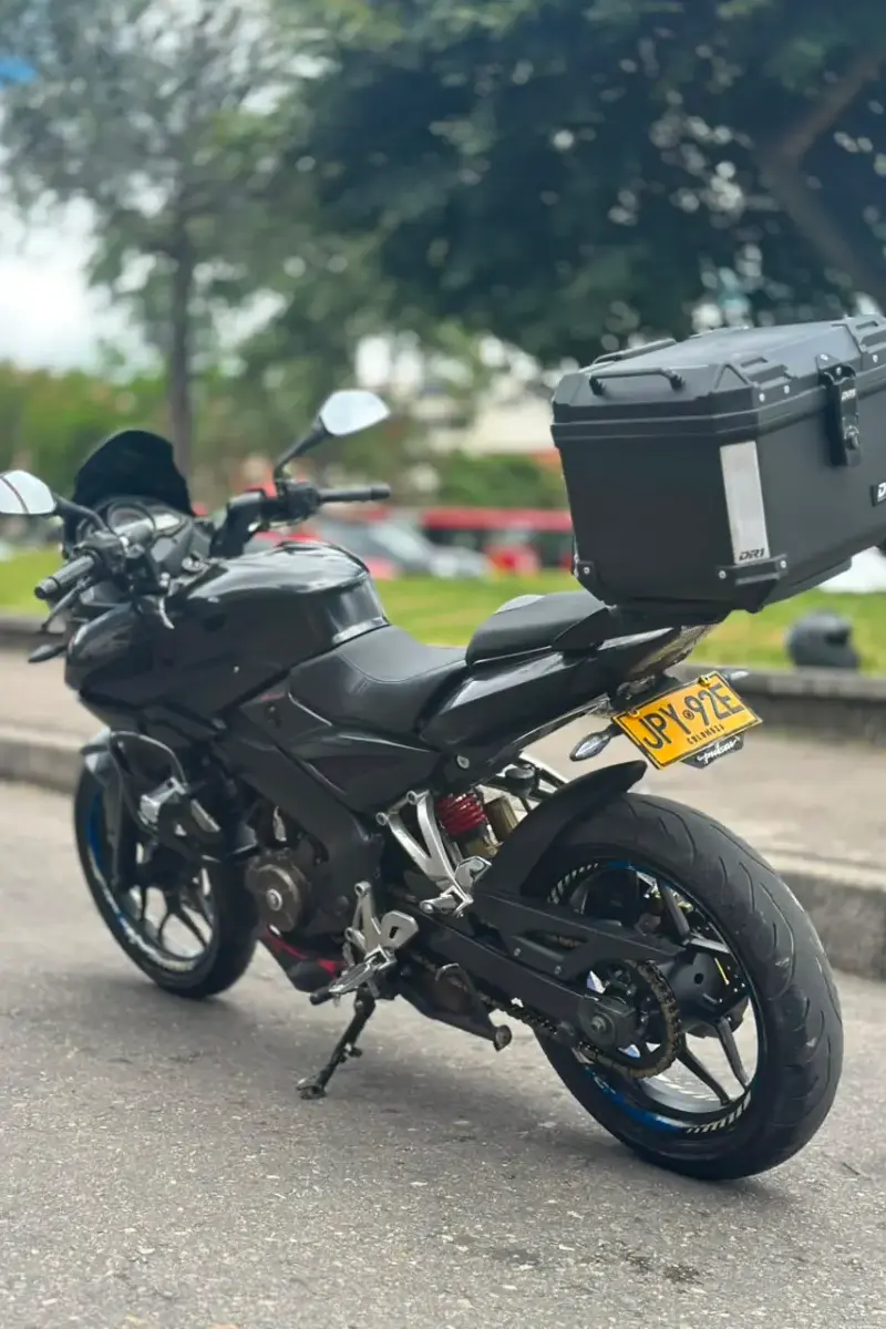 BAJAJ AS 200 2017