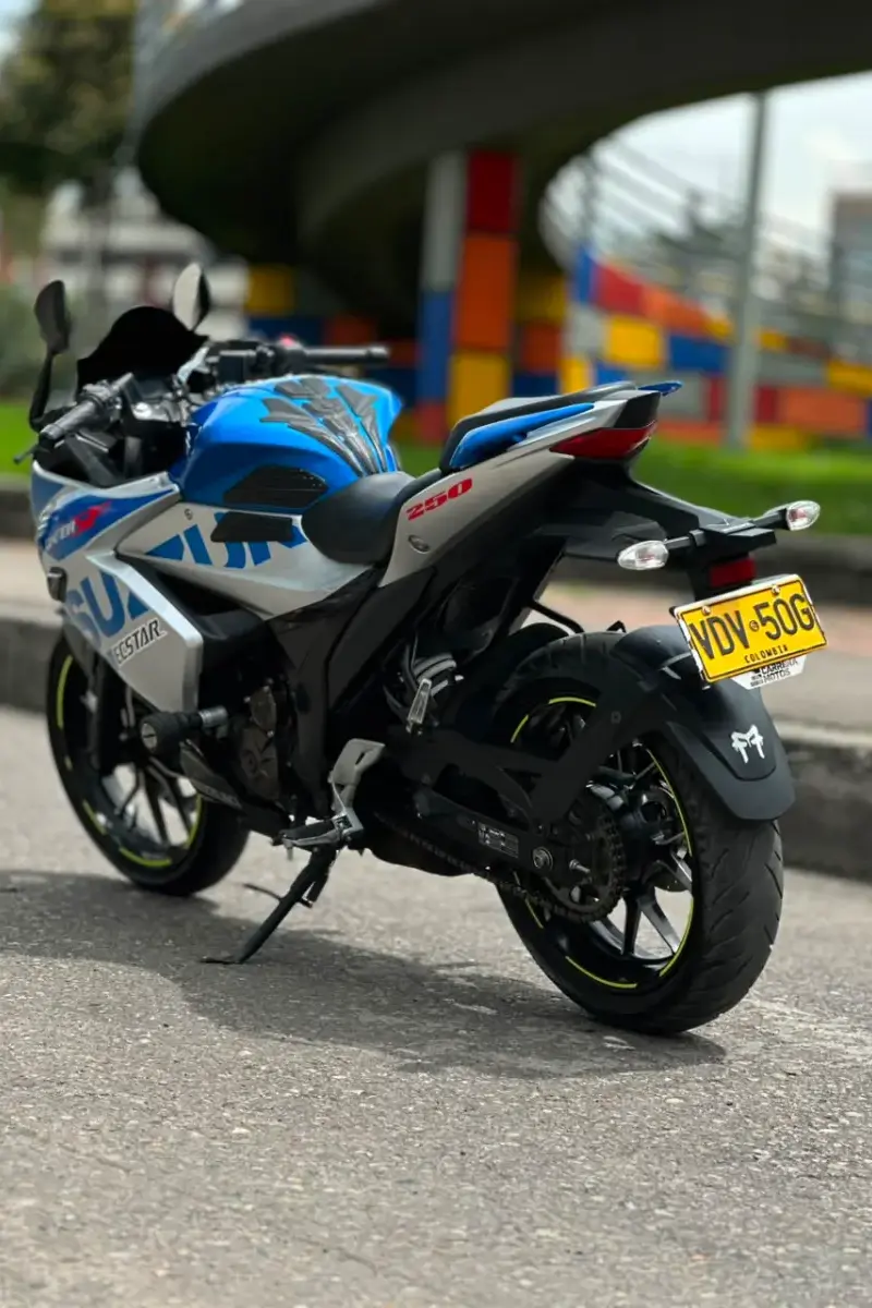 2024 Suzuki Gixxer SF250 Usada | Bogotá — imagen 2