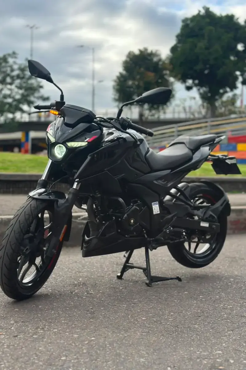 2024 BAJAJ N250 Usada | Bogotá — imagen 1
