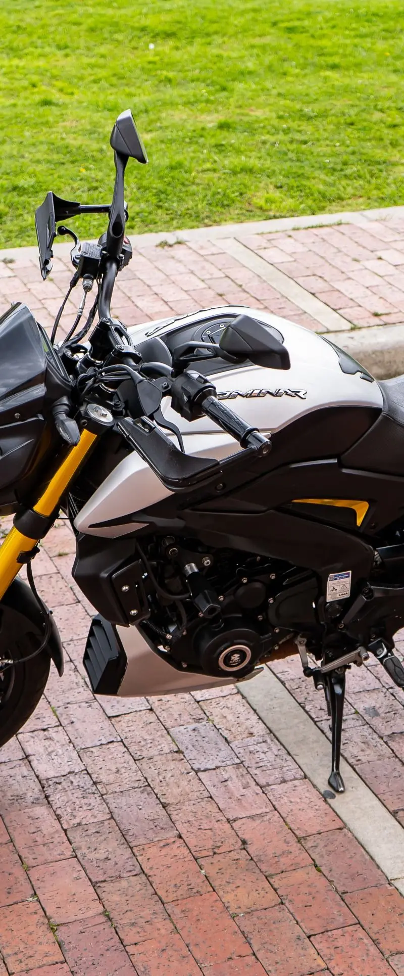 BAJAJ Dominar  D 400 2022