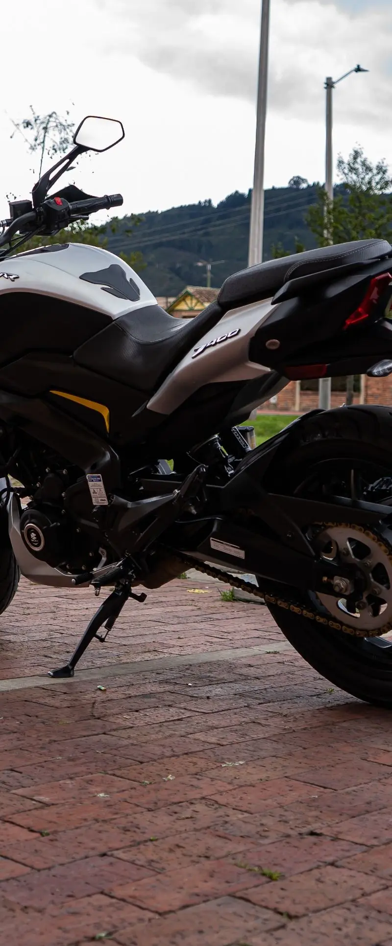 BAJAJ Dominar  D 400 2022