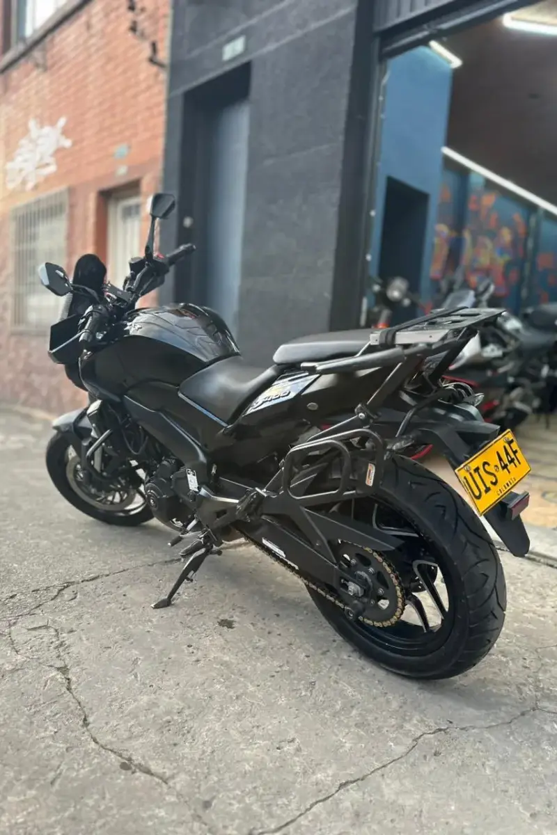 BAJAJ Dominar  D 400 2022