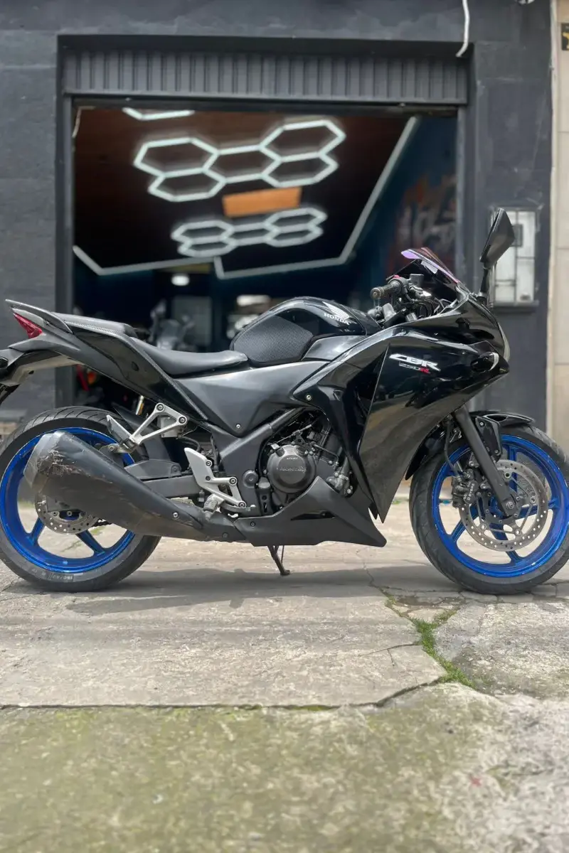 Honda CBR 250 RD 2015