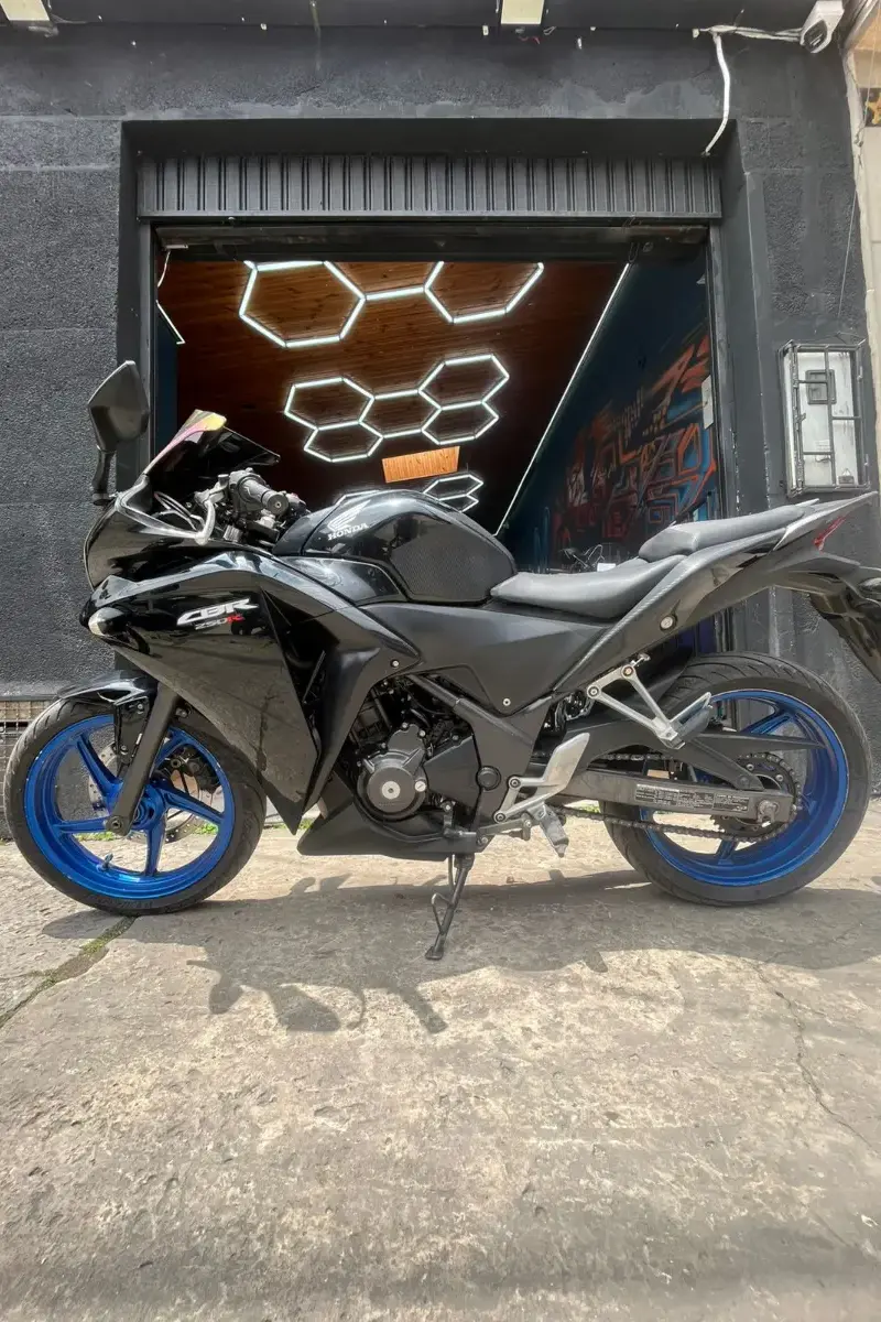 Honda CBR 250 RD 2015