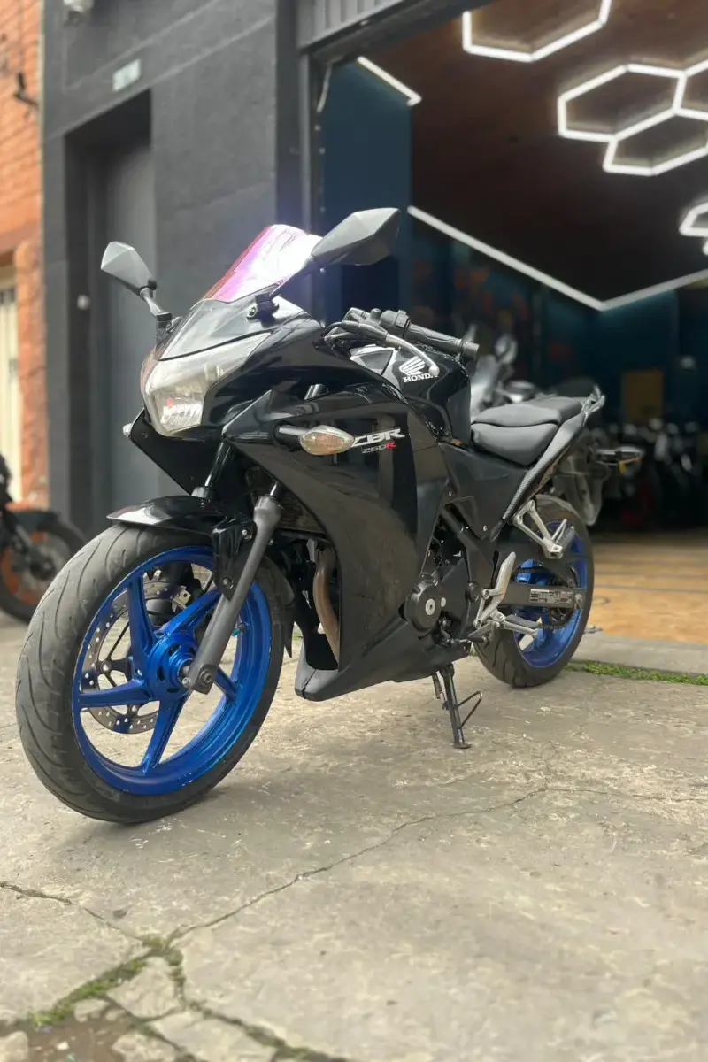 Honda CBR 250 RD 2015